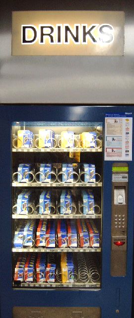 Automat für Tintenpatronen, überschrieben mit DRINKS